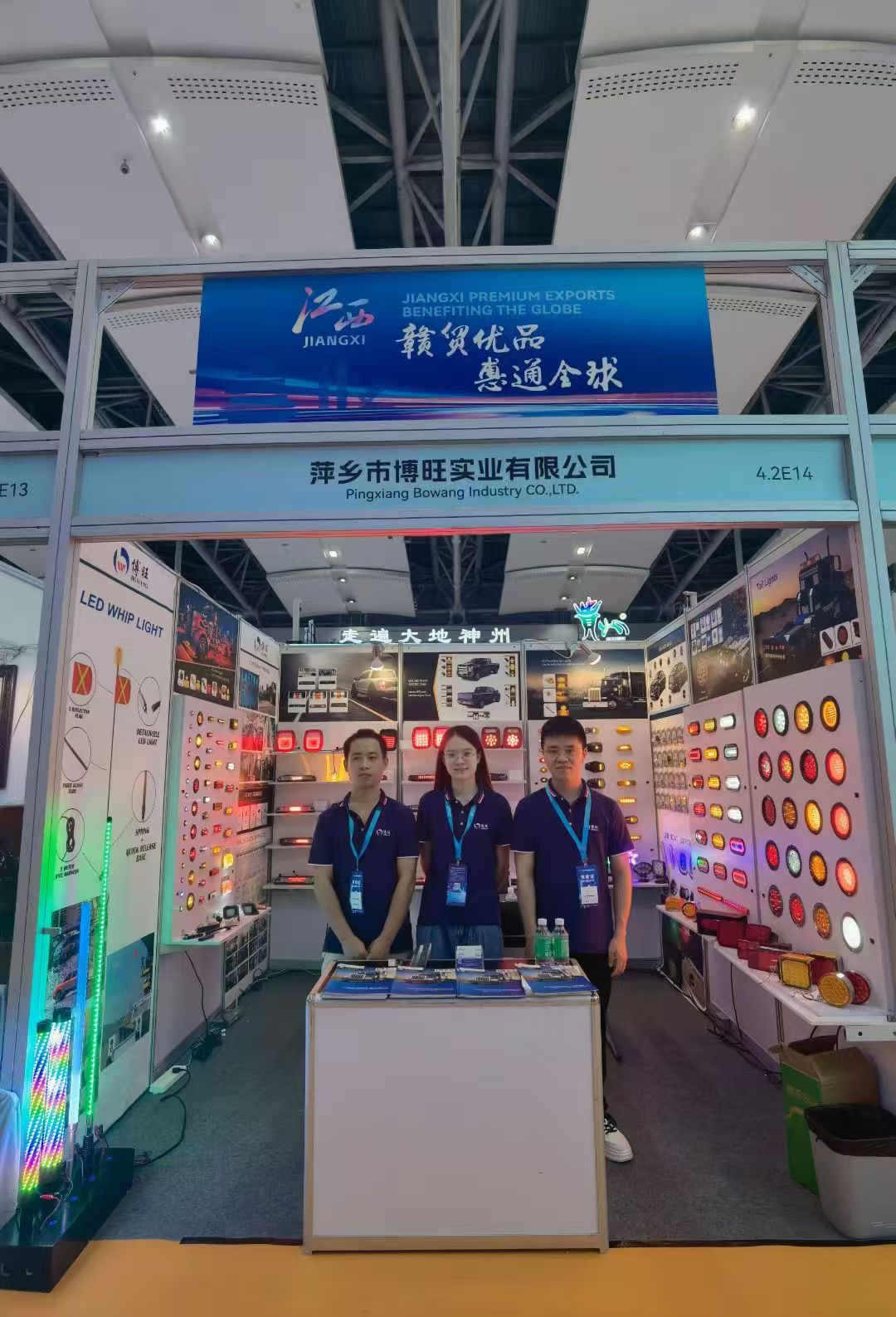 مصنع للسيارة ضوء ، شركة ، مصنع ، مصنوع في الصين ، ضوء الذيل ، ضوء العمل ، الضوء الجانبي ، ضوء الشاحنة