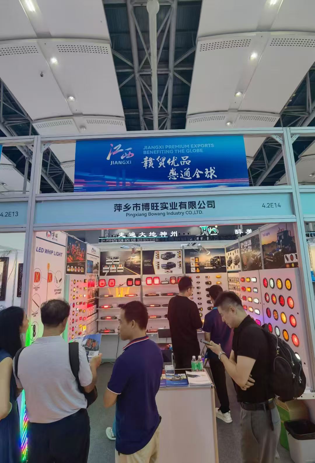 مصنع للسيارات ضوء ، شركة ، مصنع ، مصنوع في الصين ، ضوء الذيل ، ضوء العمل ، ضوء جانبي ، ضوء شاحنة ، ضوء السيارة