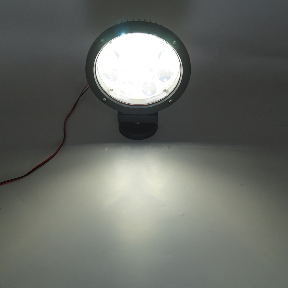 أبيض جولة LED ضوء العمل للجرارات